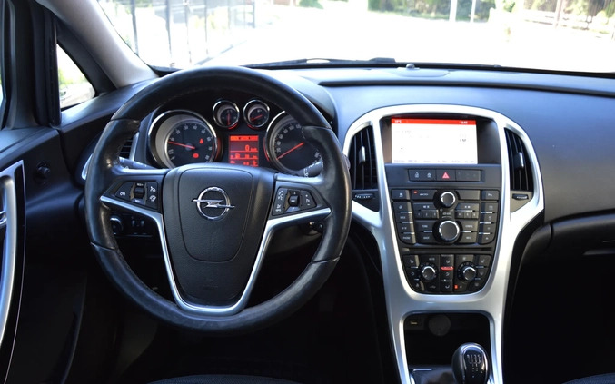 Opel Astra cena 32900 przebieg: 180000, rok produkcji 2014 z Płock małe 562